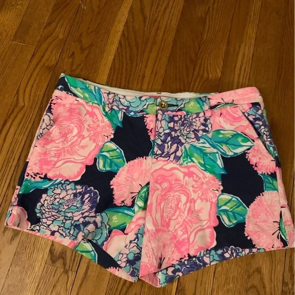 Lilly Pulitzer Pants - Lilly Pulitzer Floral Shorts Size 6 Performance Material High Tide Navy